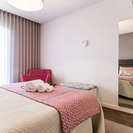 Spacious In With Included Parking شقة
