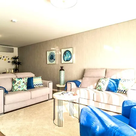 Spacious In With Included Parking * فاطمة