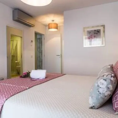 Spacious In With Included Parking شقة